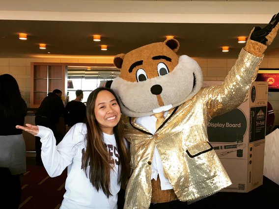 Sustainable systems management alumna Minette Saulog with Goldy Gopher.
