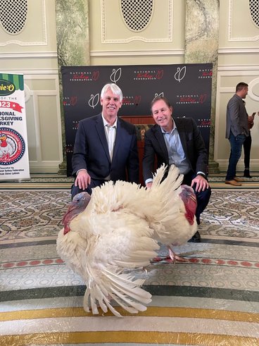 CFANS Dean Brian Buhr and U of M Interim President Jeff Ettinger pose with the 2023 National Thanksgiving Turkeys.