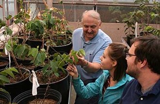 Horticultural professor Jerry Cohen teaching in a lab.